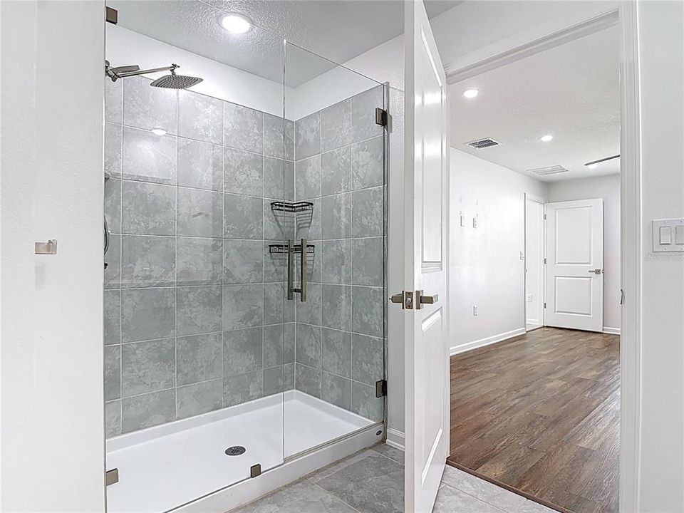 For Sale: $379,999 (4 beds, 2 baths, 1950 Square Feet)