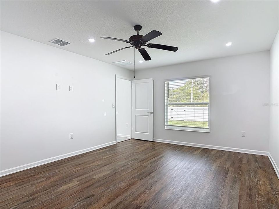 For Sale: $379,999 (4 beds, 2 baths, 1950 Square Feet)