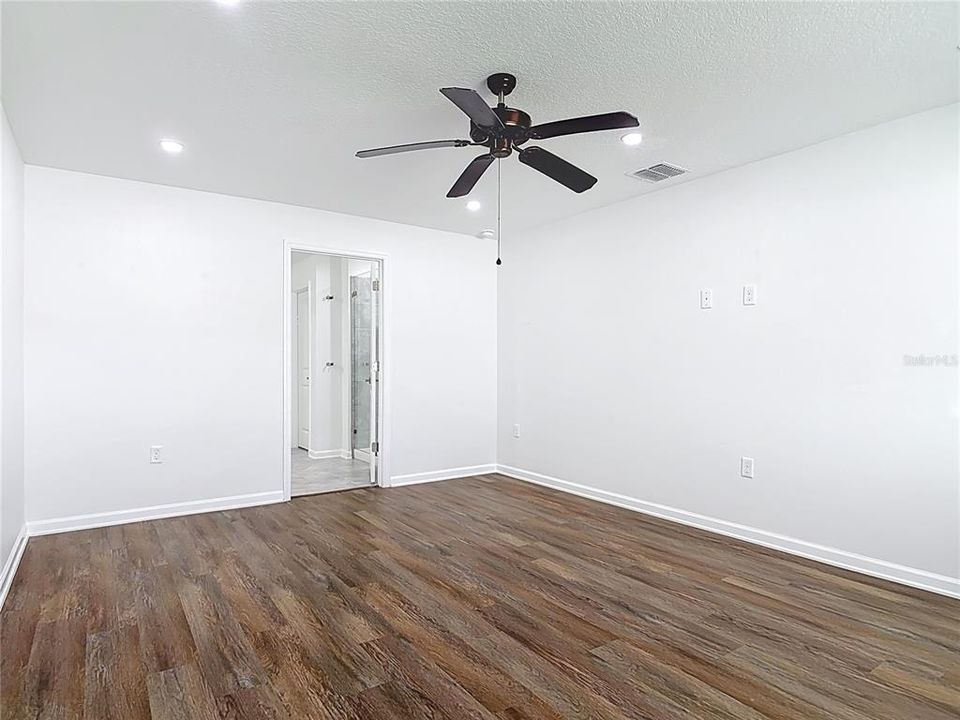 For Sale: $379,999 (4 beds, 2 baths, 1950 Square Feet)