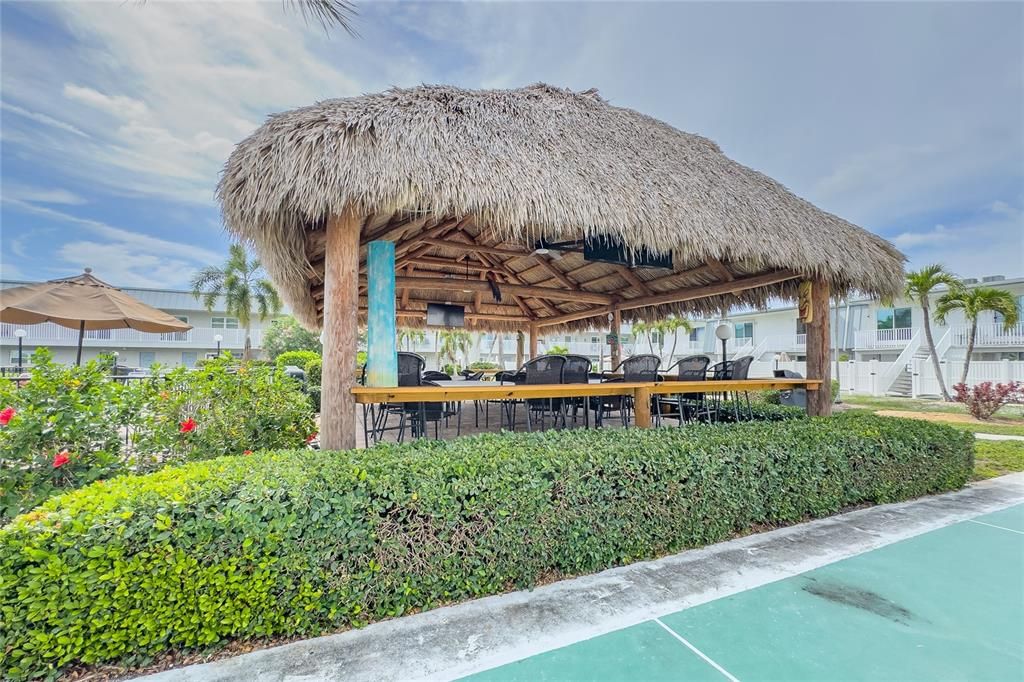 For Sale: $109,300 (1 beds, 1 baths, 838 Square Feet)