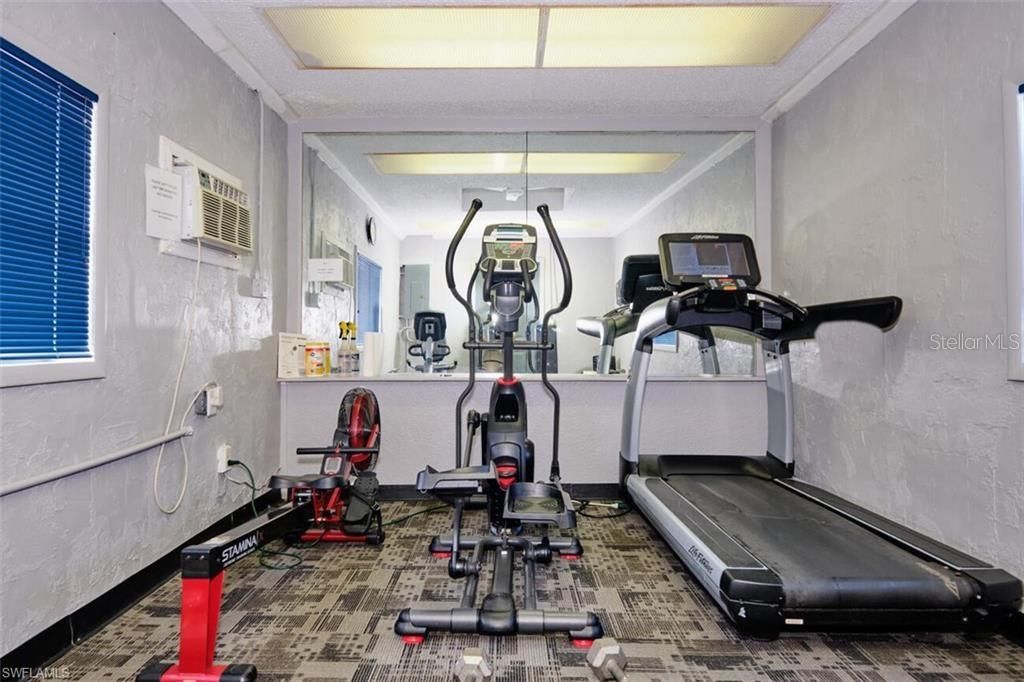 For Sale: $109,300 (1 beds, 1 baths, 838 Square Feet)