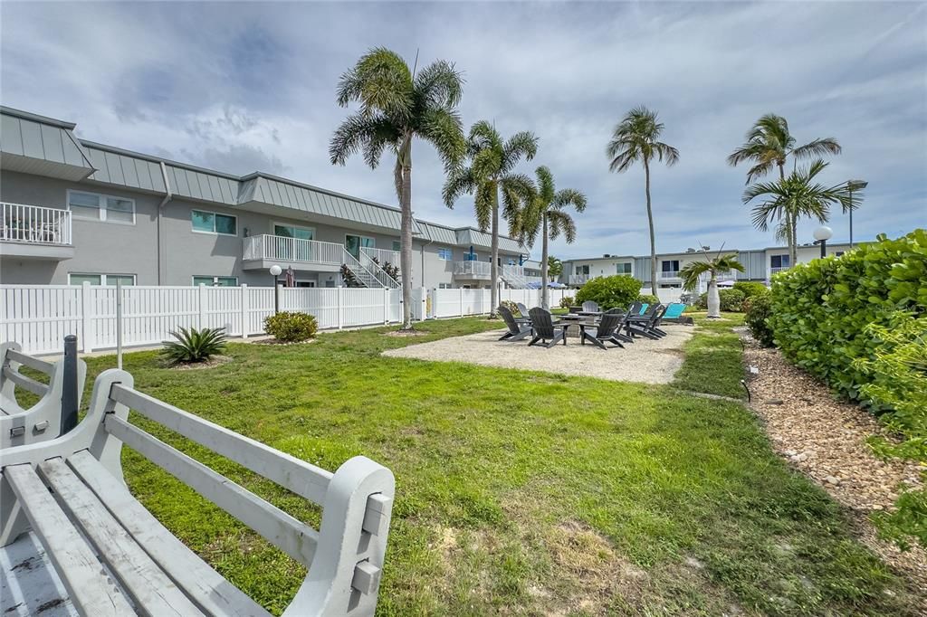 For Sale: $109,300 (1 beds, 1 baths, 838 Square Feet)