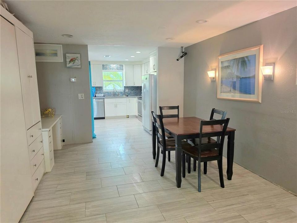 For Sale: $109,300 (1 beds, 1 baths, 838 Square Feet)