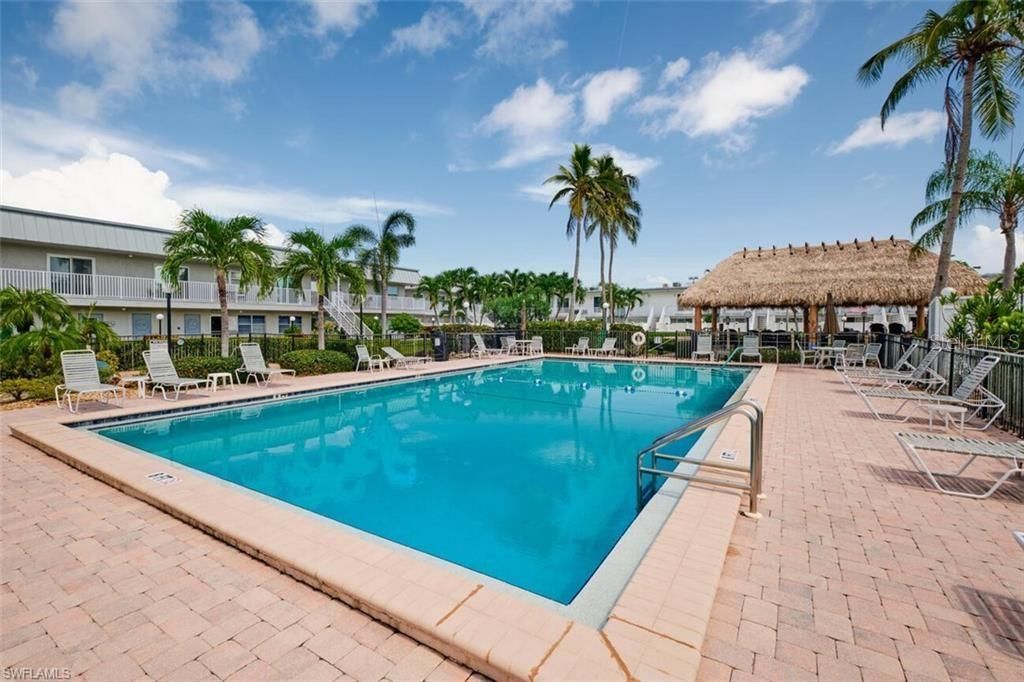 For Sale: $109,300 (1 beds, 1 baths, 838 Square Feet)