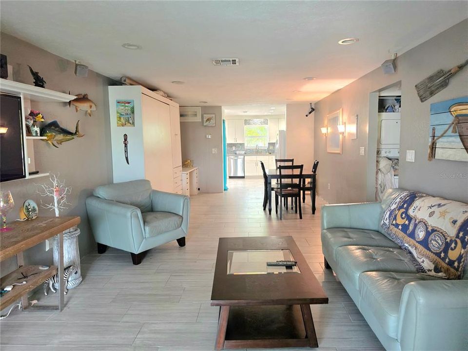 For Sale: $109,300 (1 beds, 1 baths, 838 Square Feet)