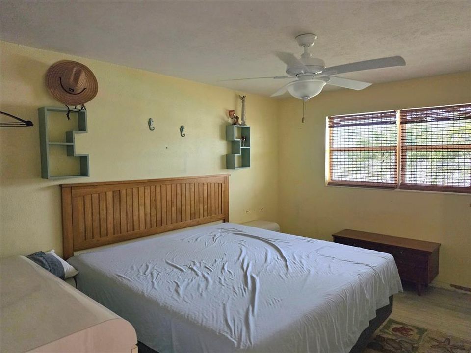 For Sale: $109,300 (1 beds, 1 baths, 838 Square Feet)