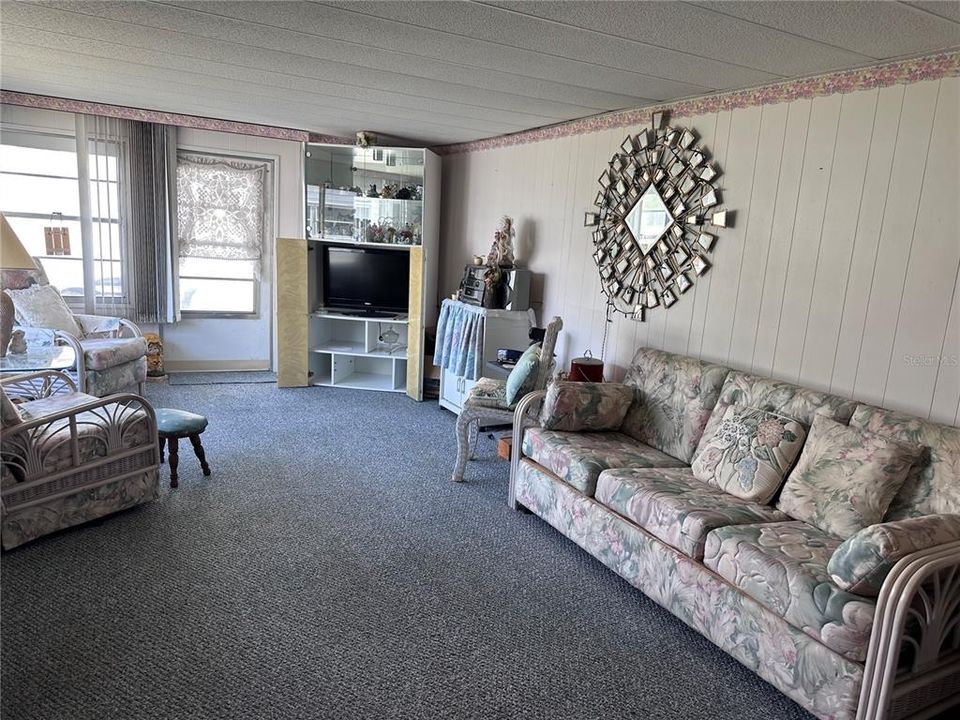 На продажу: $99,900 (2 спален, 2 ванн, 1152 Квадратных фут)