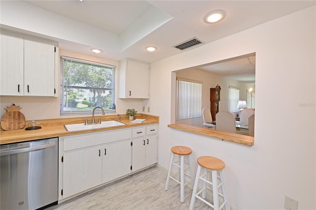 En Venta: $300,000 (2 camas, 2 baños, 1311 Pies cuadrados)