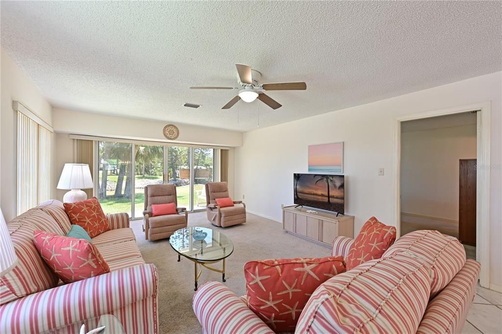 En Venta: $300,000 (2 camas, 2 baños, 1311 Pies cuadrados)