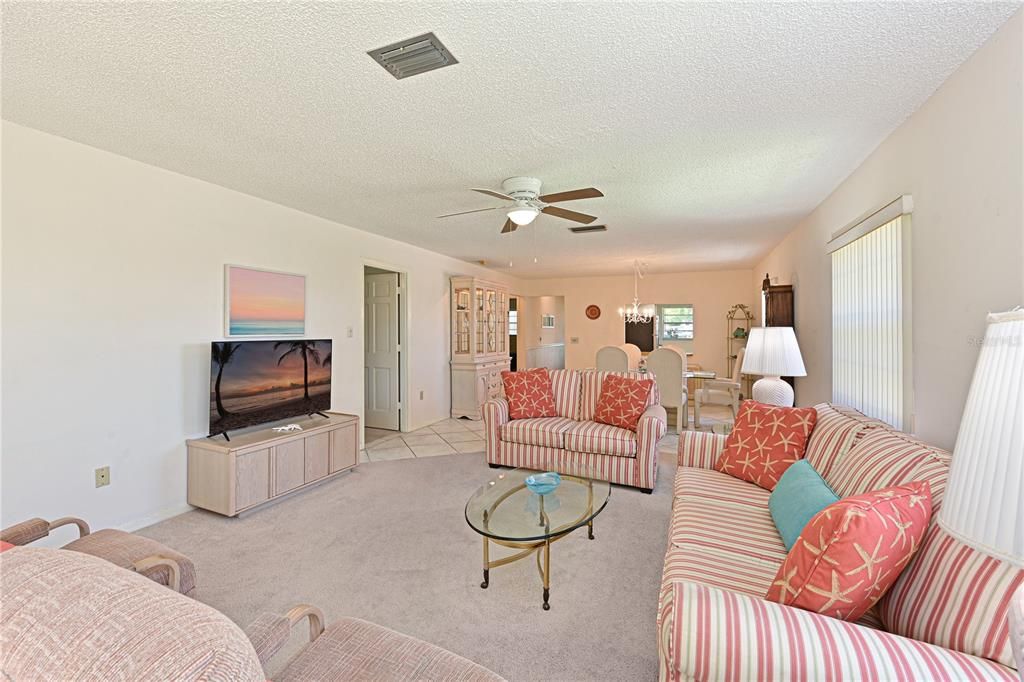 En Venta: $300,000 (2 camas, 2 baños, 1311 Pies cuadrados)