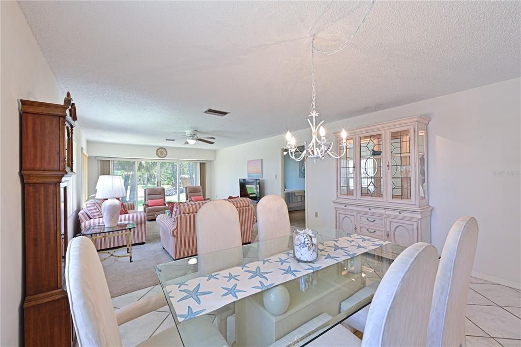 En Venta: $300,000 (2 camas, 2 baños, 1311 Pies cuadrados)