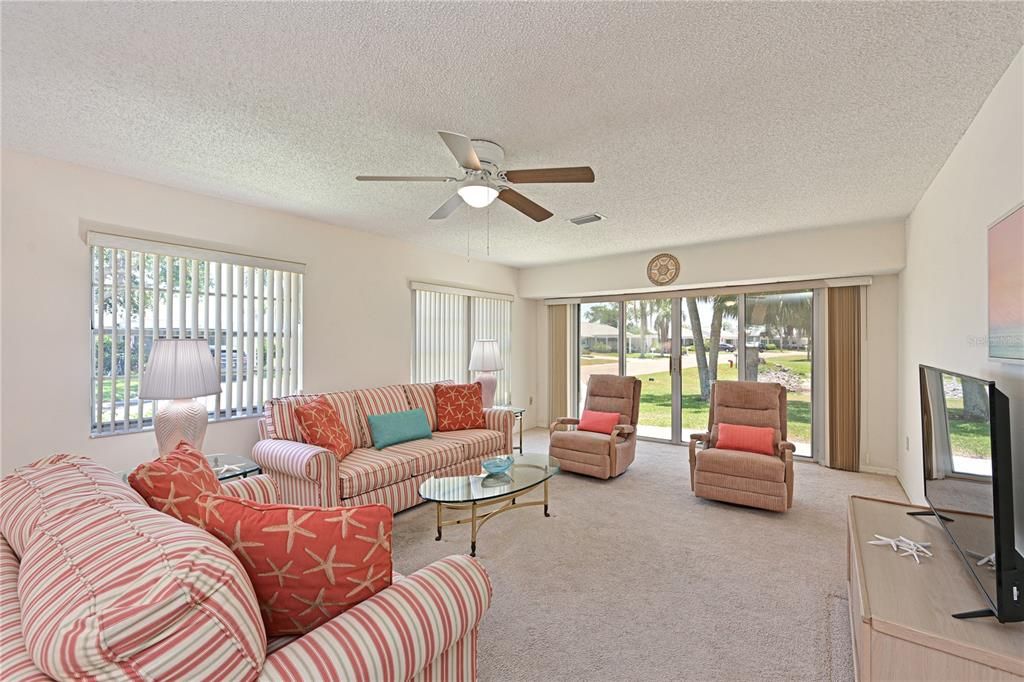 En Venta: $300,000 (2 camas, 2 baños, 1311 Pies cuadrados)