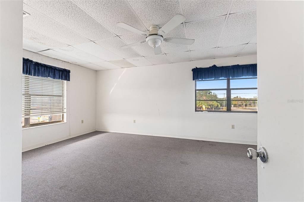 На продажу: $180 (0 спален, 0 ванн, 4582 Квадратных фут)