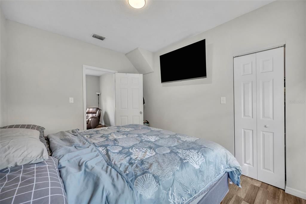 Activo con contrato: $225,000 (3 camas, 1 baños, 1067 Pies cuadrados)