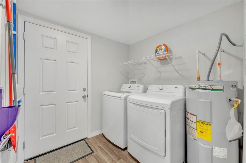 Activo con contrato: $225,000 (3 camas, 1 baños, 1067 Pies cuadrados)