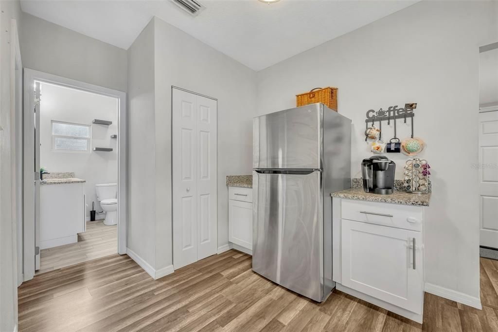 Activo con contrato: $225,000 (3 camas, 1 baños, 1067 Pies cuadrados)