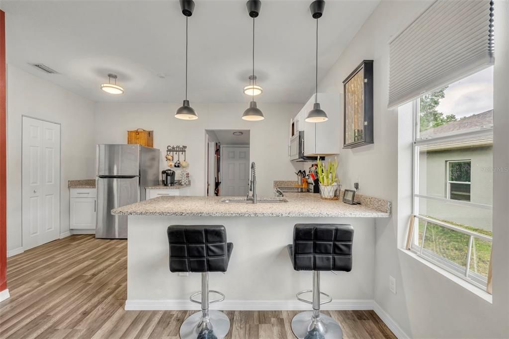 Activo con contrato: $225,000 (3 camas, 1 baños, 1067 Pies cuadrados)
