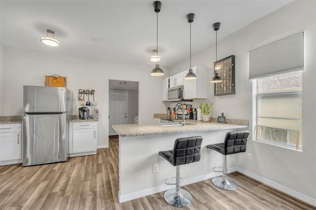 Activo con contrato: $225,000 (3 camas, 1 baños, 1067 Pies cuadrados)