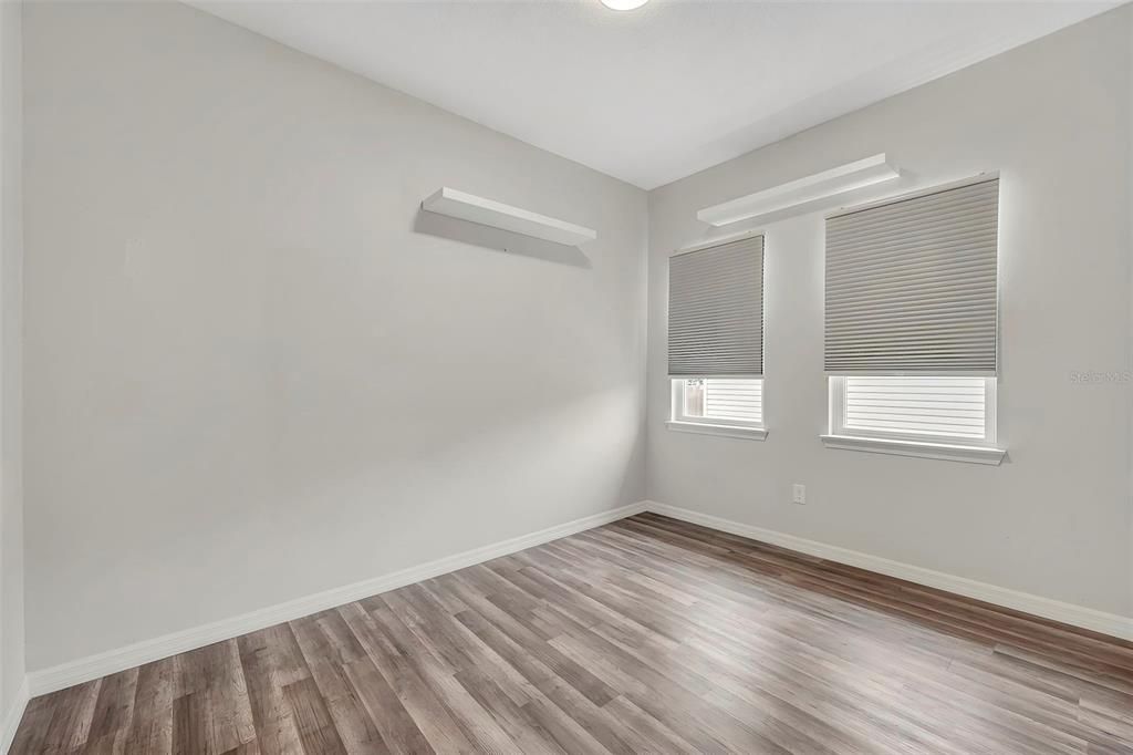 Activo con contrato: $225,000 (3 camas, 1 baños, 1067 Pies cuadrados)