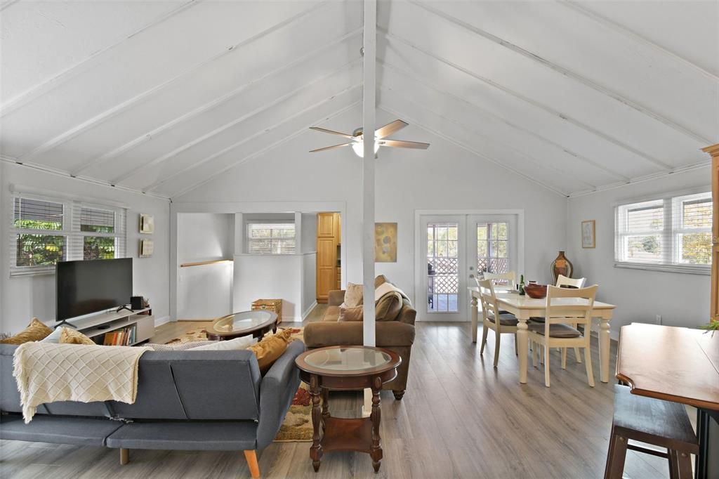 For Sale: $269,900 (3 beds, 2 baths, 1674 Square Feet)
