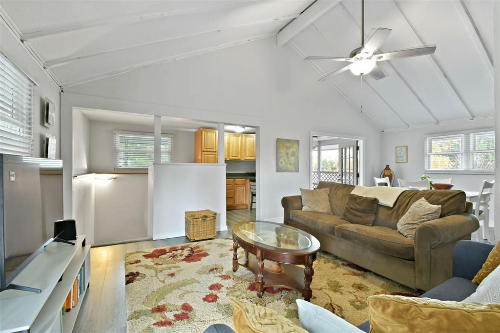 For Sale: $269,900 (3 beds, 2 baths, 1674 Square Feet)