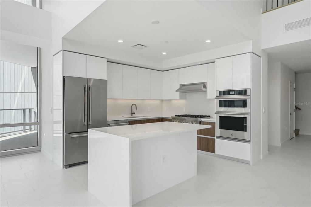 For Rent: $9,800 (2 beds, 2 baths, 2424 Square Feet)