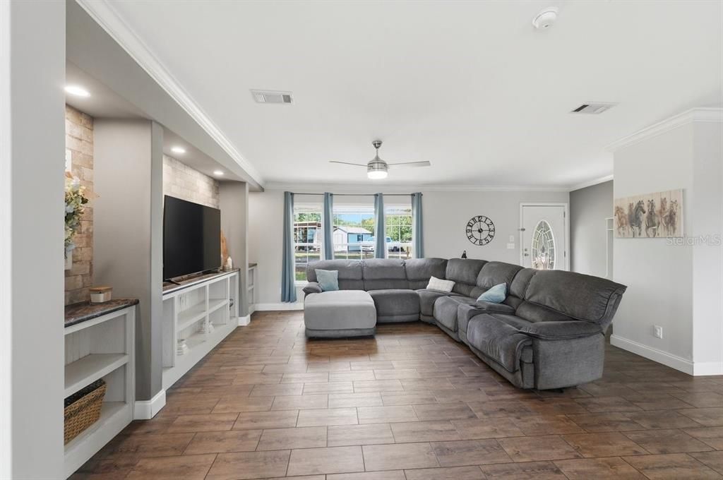 На продажу: $575,000 (3 спален, 2 ванн, 1929 Квадратных фут)