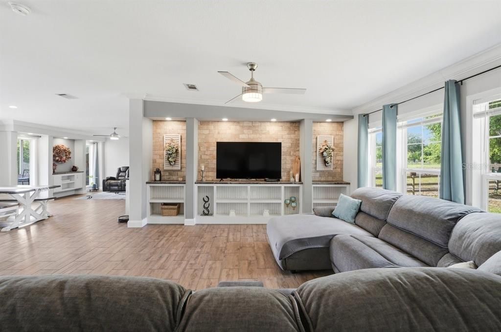 На продажу: $575,000 (3 спален, 2 ванн, 1929 Квадратных фут)