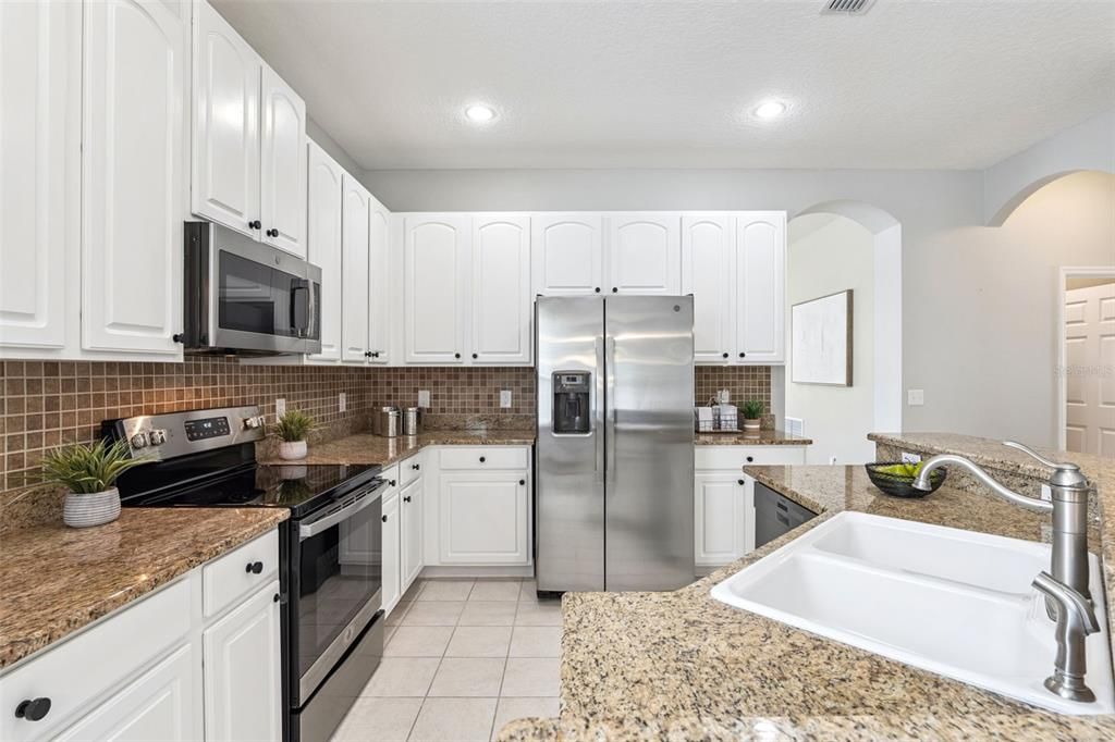 Activo con contrato: $495,000 (4 camas, 2 baños, 1803 Pies cuadrados)