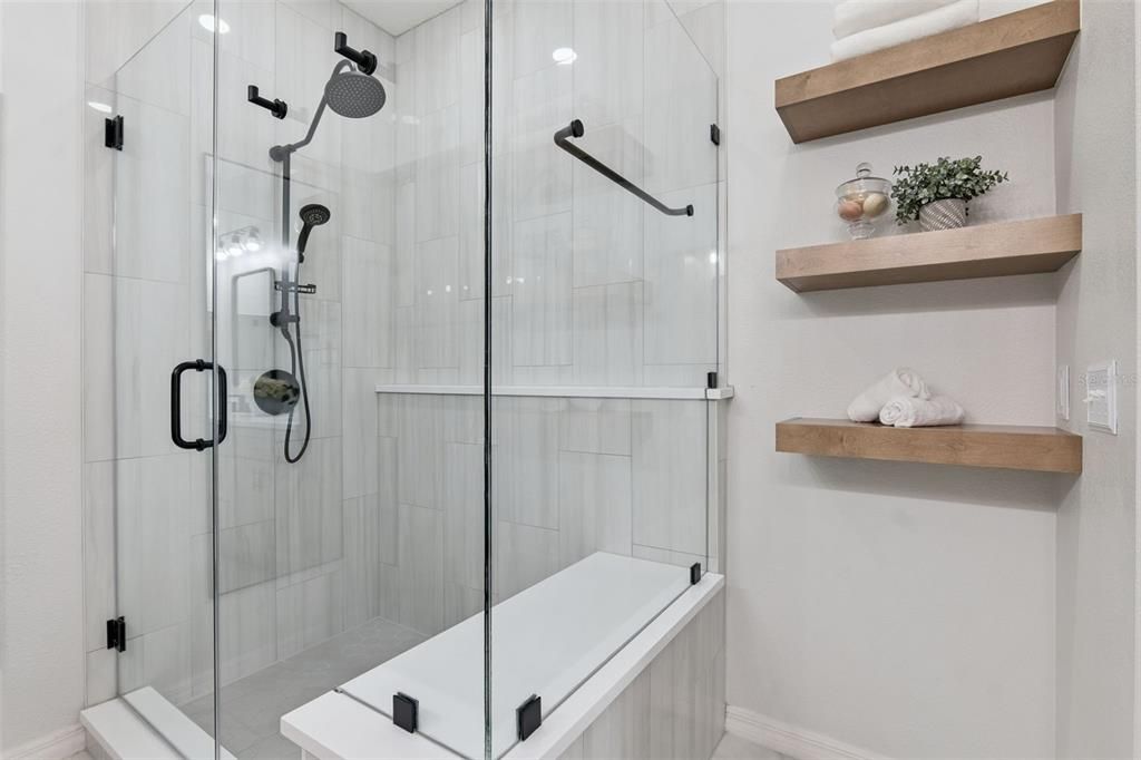 Activo con contrato: $495,000 (4 camas, 2 baños, 1803 Pies cuadrados)