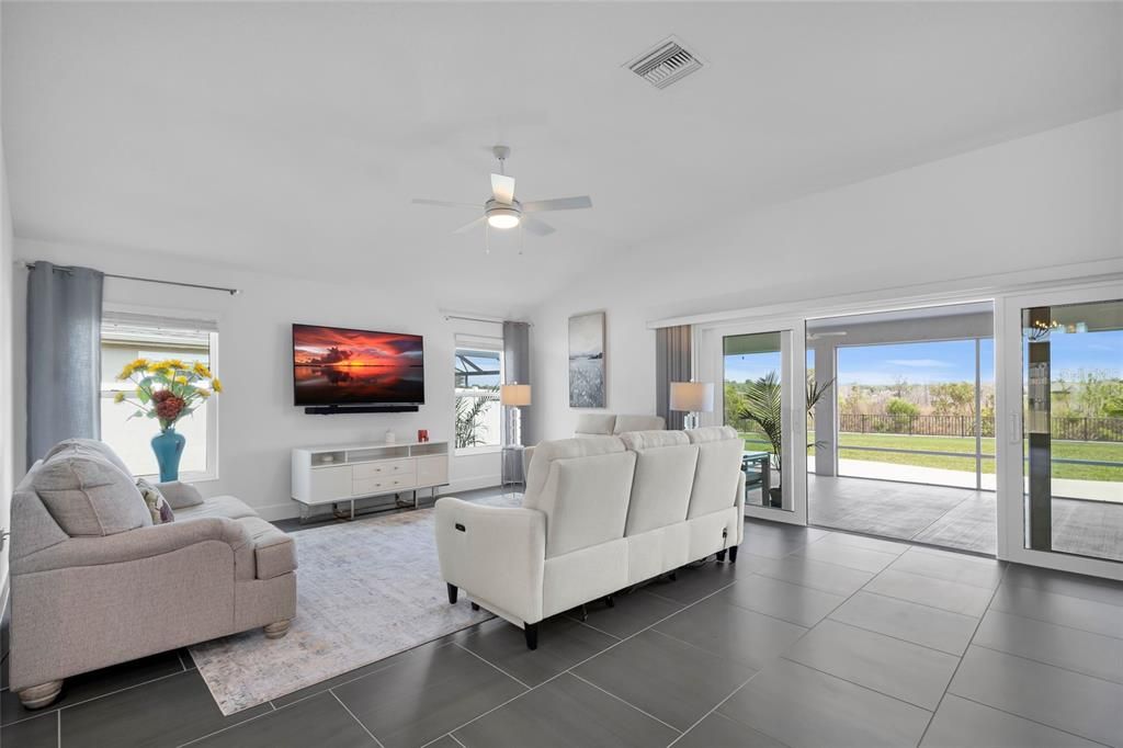 En Venta: $849,000 (3 camas, 2 baños, 2061 Pies cuadrados)