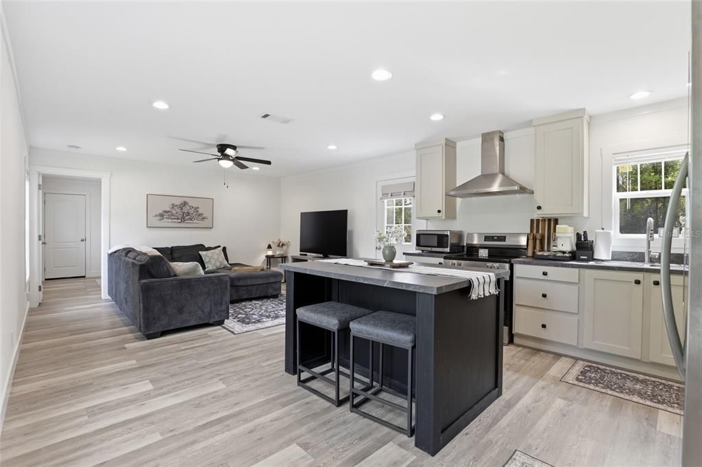 На продажу: $199,900 (3 спален, 2 ванн, 1140 Квадратных фут)