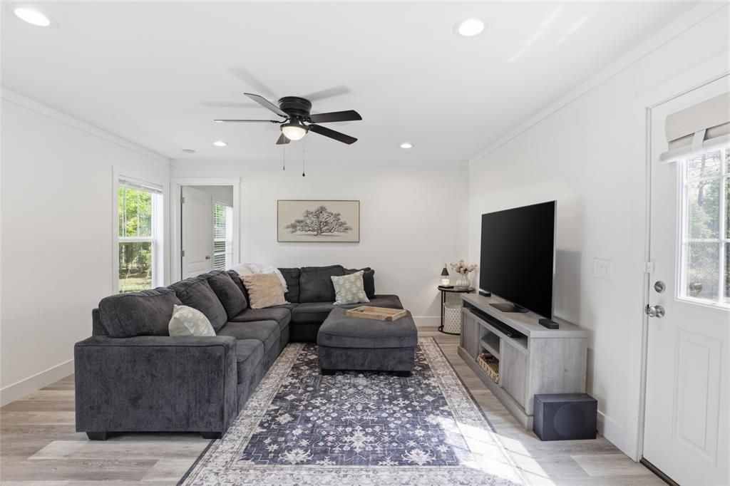 На продажу: $199,900 (3 спален, 2 ванн, 1140 Квадратных фут)