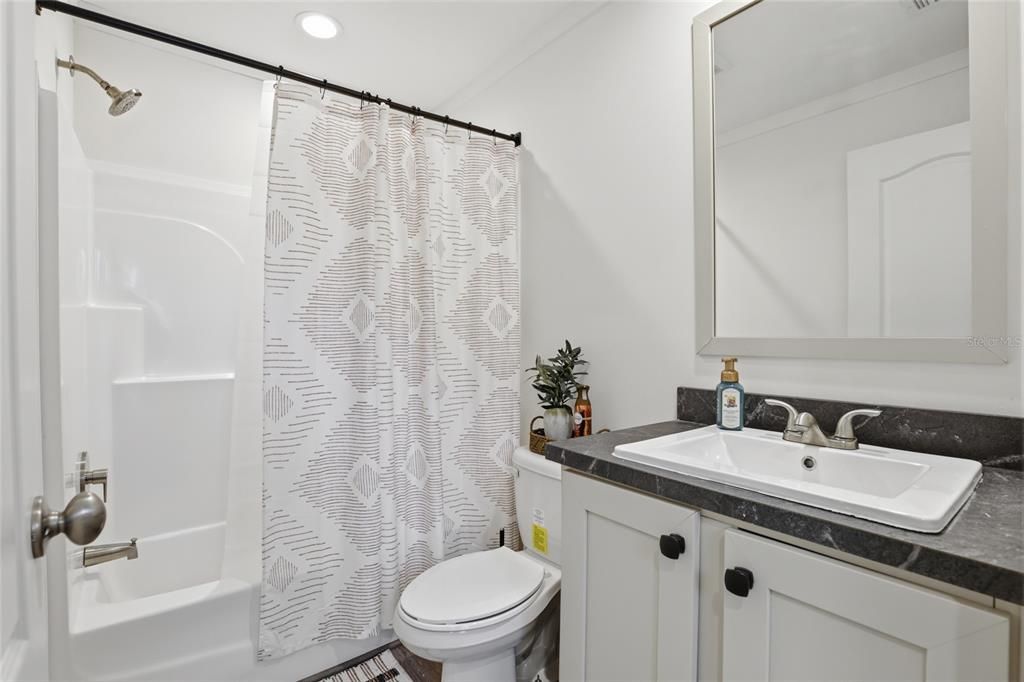 На продажу: $199,900 (3 спален, 2 ванн, 1140 Квадратных фут)