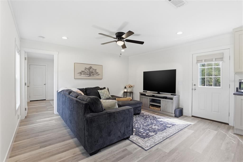 На продажу: $199,900 (3 спален, 2 ванн, 1140 Квадратных фут)