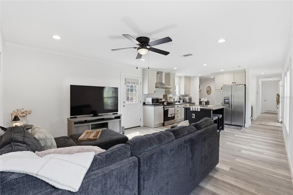 На продажу: $199,900 (3 спален, 2 ванн, 1140 Квадратных фут)