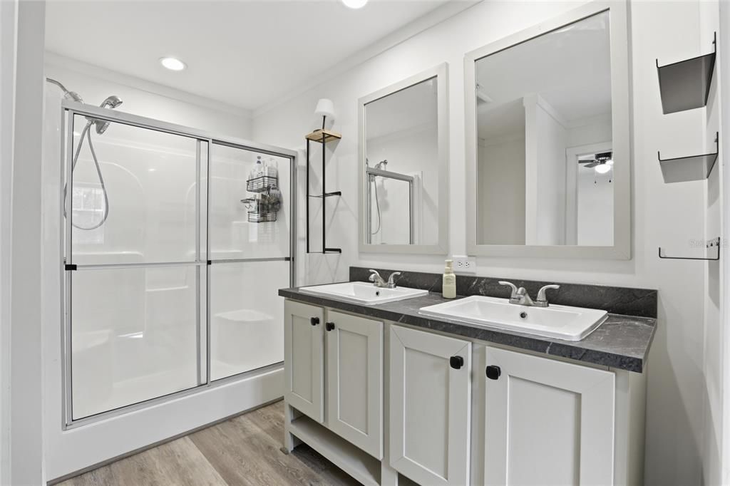 На продажу: $199,900 (3 спален, 2 ванн, 1140 Квадратных фут)