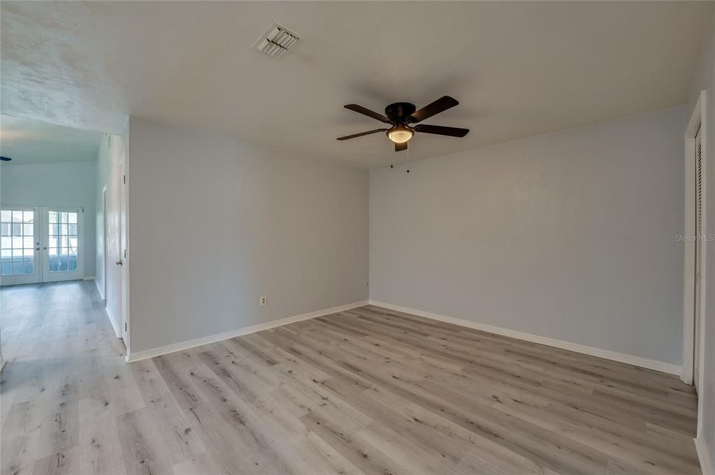 Active With Contract: $249,900 (2 beds, 2 baths, 1118 Square Feet)