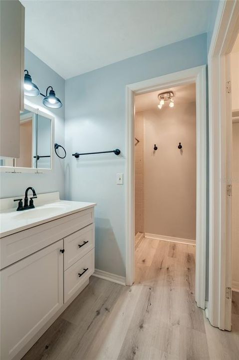 Active With Contract: $249,900 (2 beds, 2 baths, 1118 Square Feet)