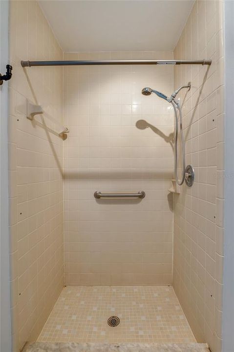 Active With Contract: $249,900 (2 beds, 2 baths, 1118 Square Feet)