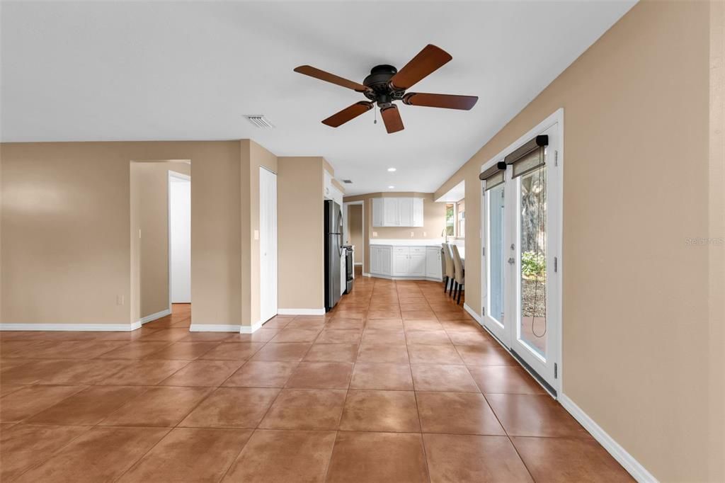 For Sale: $350,000 (3 beds, 2 baths, 1601 Square Feet)