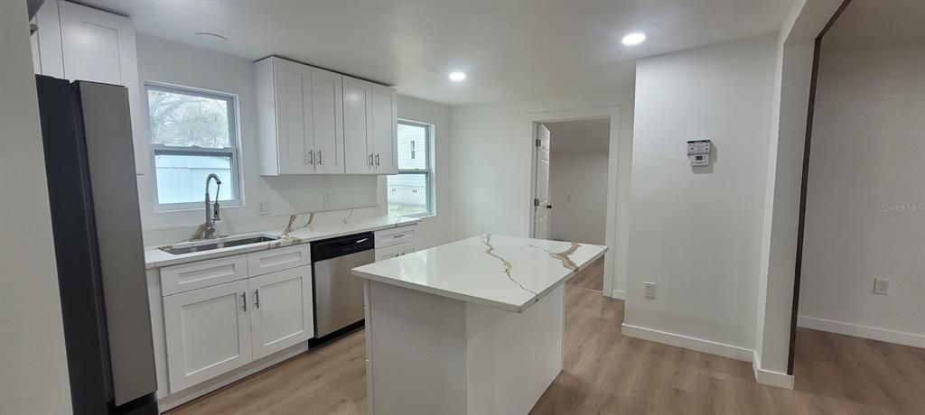 Activo con contrato: $269,000 (2 camas, 1 baños, 1023 Pies cuadrados)