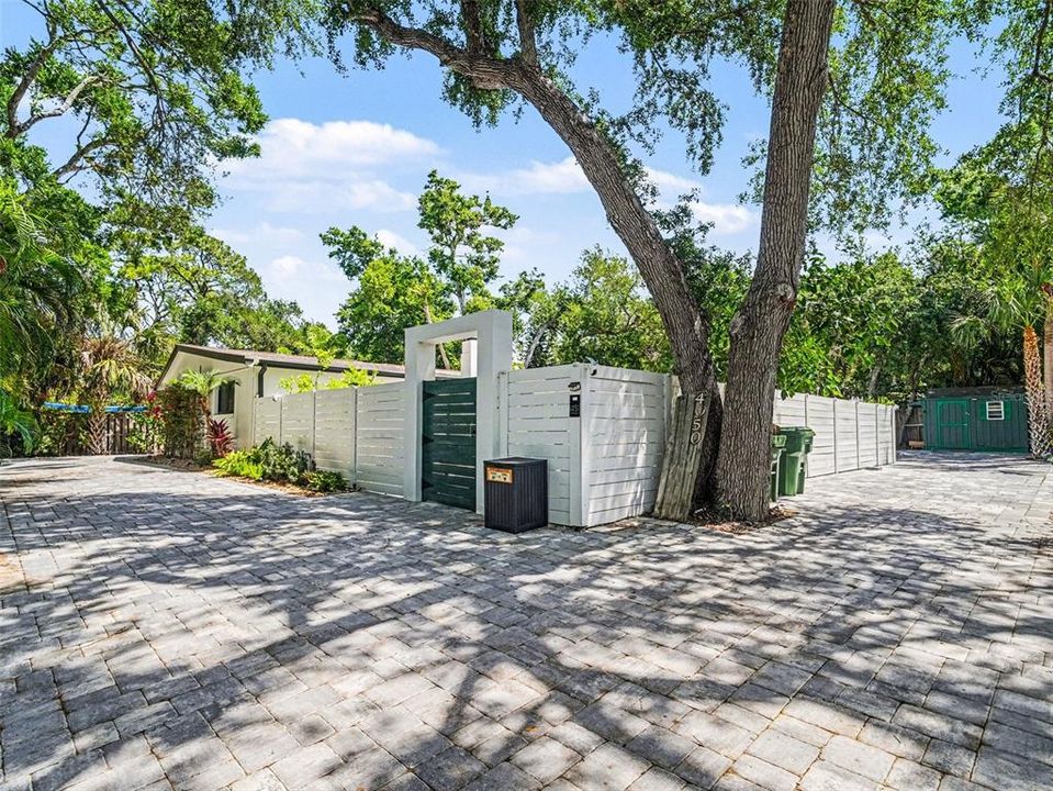 En Venta: $865,000 (3 camas, 3 baños, 2038 Pies cuadrados)