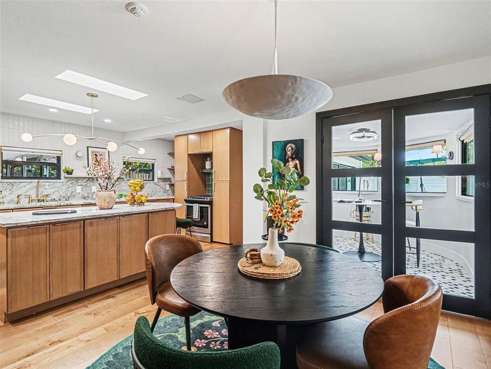 En Venta: $865,000 (3 camas, 3 baños, 2038 Pies cuadrados)