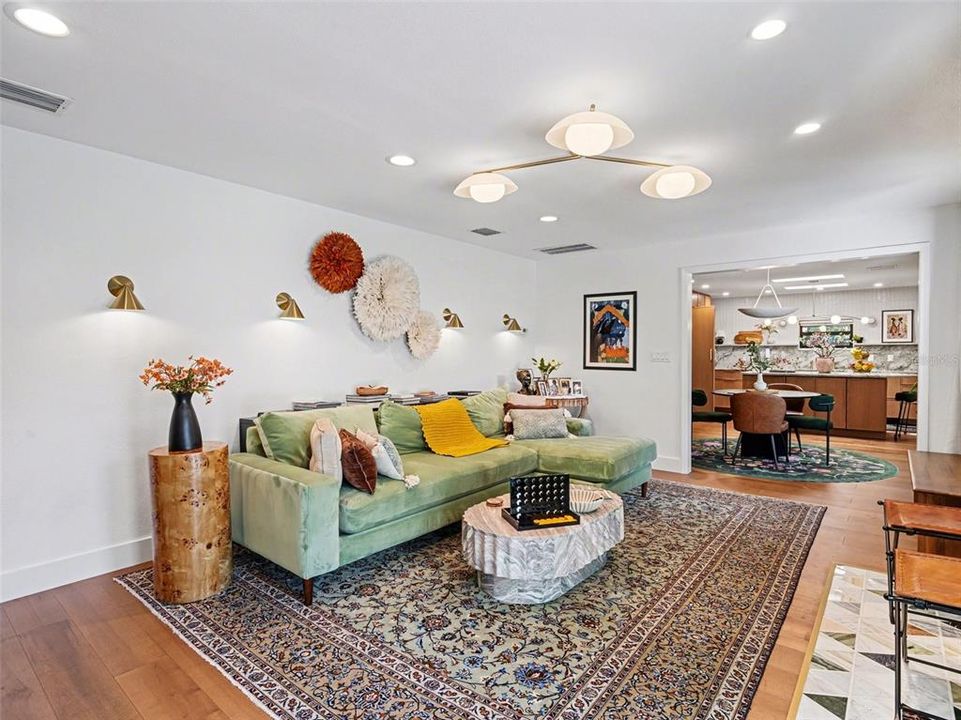En Venta: $865,000 (3 camas, 3 baños, 2038 Pies cuadrados)