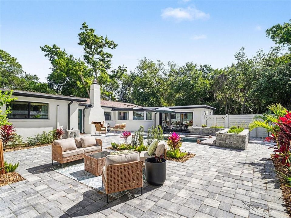 En Venta: $865,000 (3 camas, 3 baños, 2038 Pies cuadrados)
