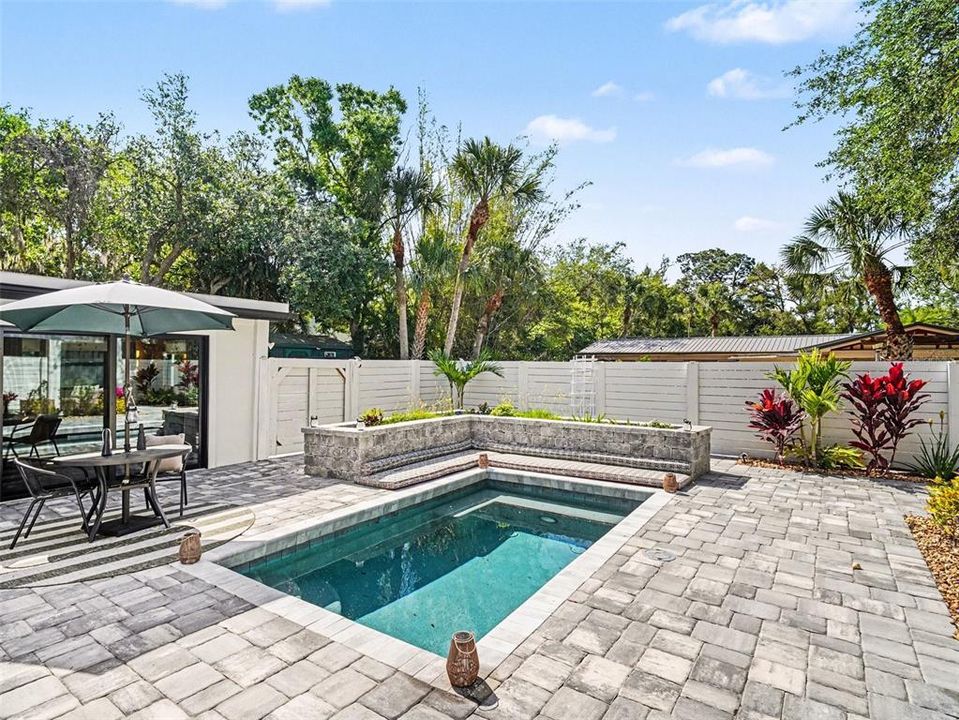 En Venta: $865,000 (3 camas, 3 baños, 2038 Pies cuadrados)
