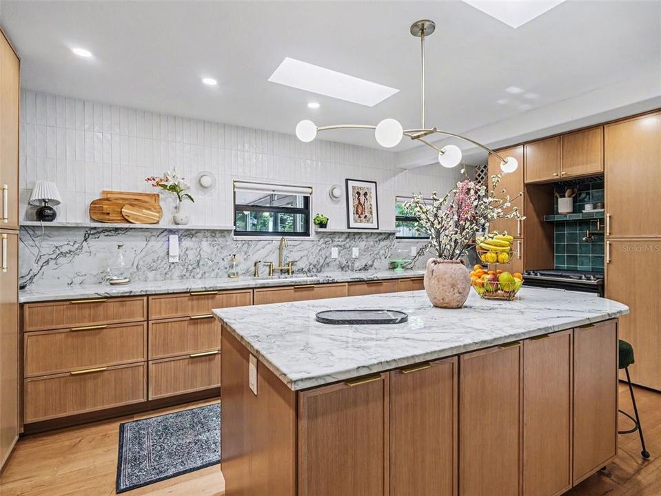 En Venta: $865,000 (3 camas, 3 baños, 2038 Pies cuadrados)