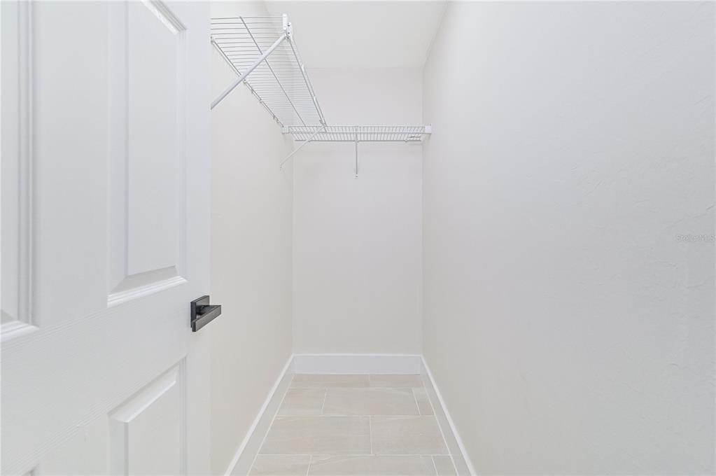 На продажу: $425,000 (5 спален, 0 ванн, 2217 Квадратных фут)