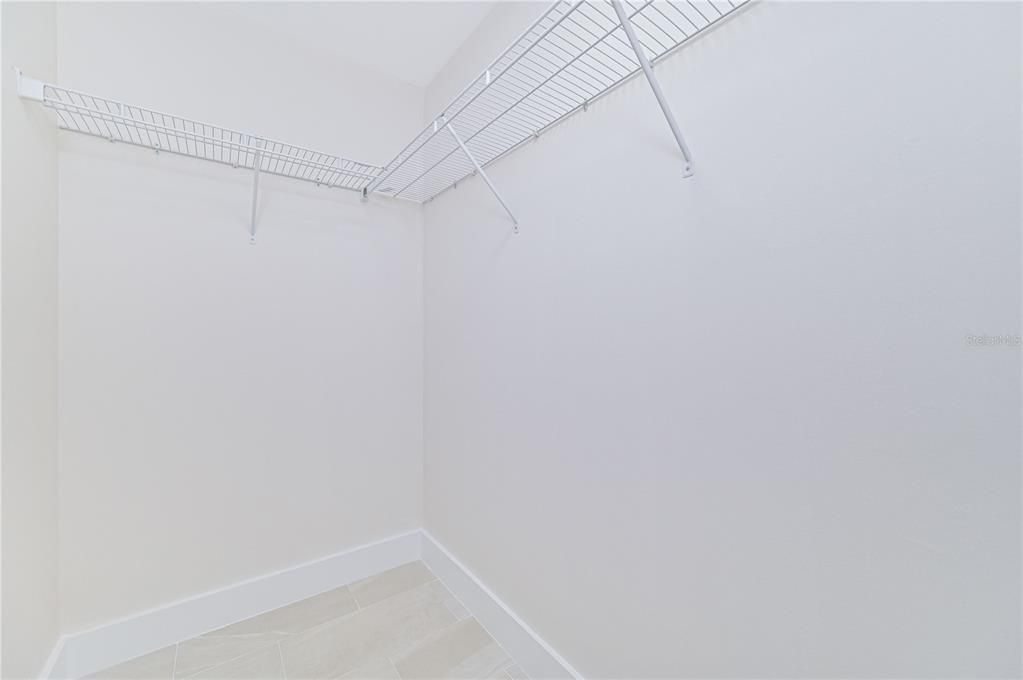 На продажу: $425,000 (5 спален, 0 ванн, 2217 Квадратных фут)